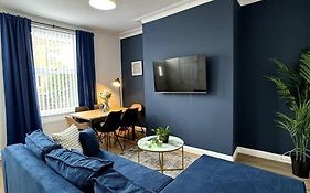 Modern 5-Bed Home Near Leeds City Centre